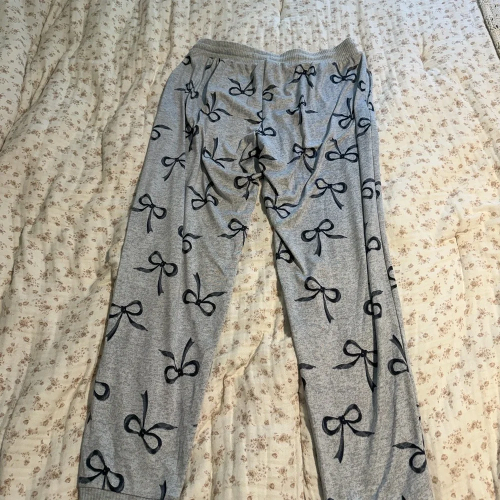 Gray Bow Print Lounge Pants